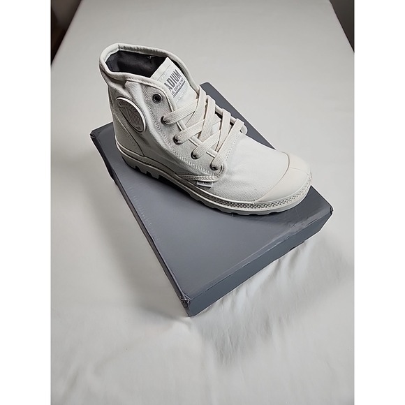 Palladium Pampa Hi Women's 7.5 White Hightops - Picture 1 of 4